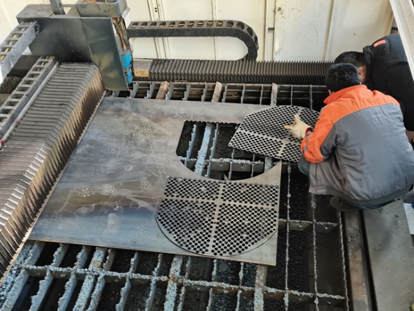 激光切割机    折流板下料